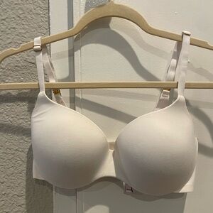 Victoria's Secret Incredible by VS White Lined Demi Bra 32DD